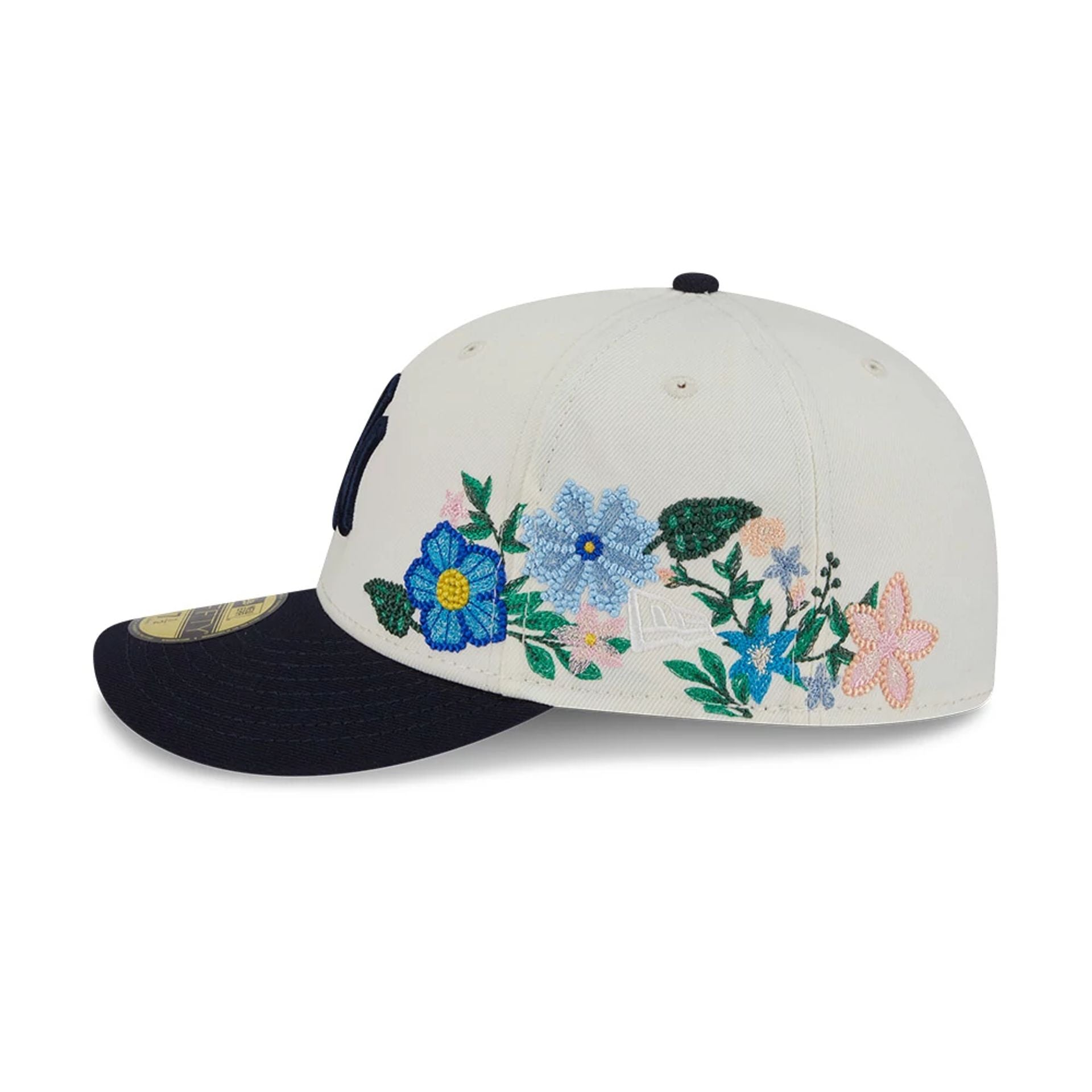 This is a New York Yankees Tonal Florals White 59FIFTY Fitted Cap 5