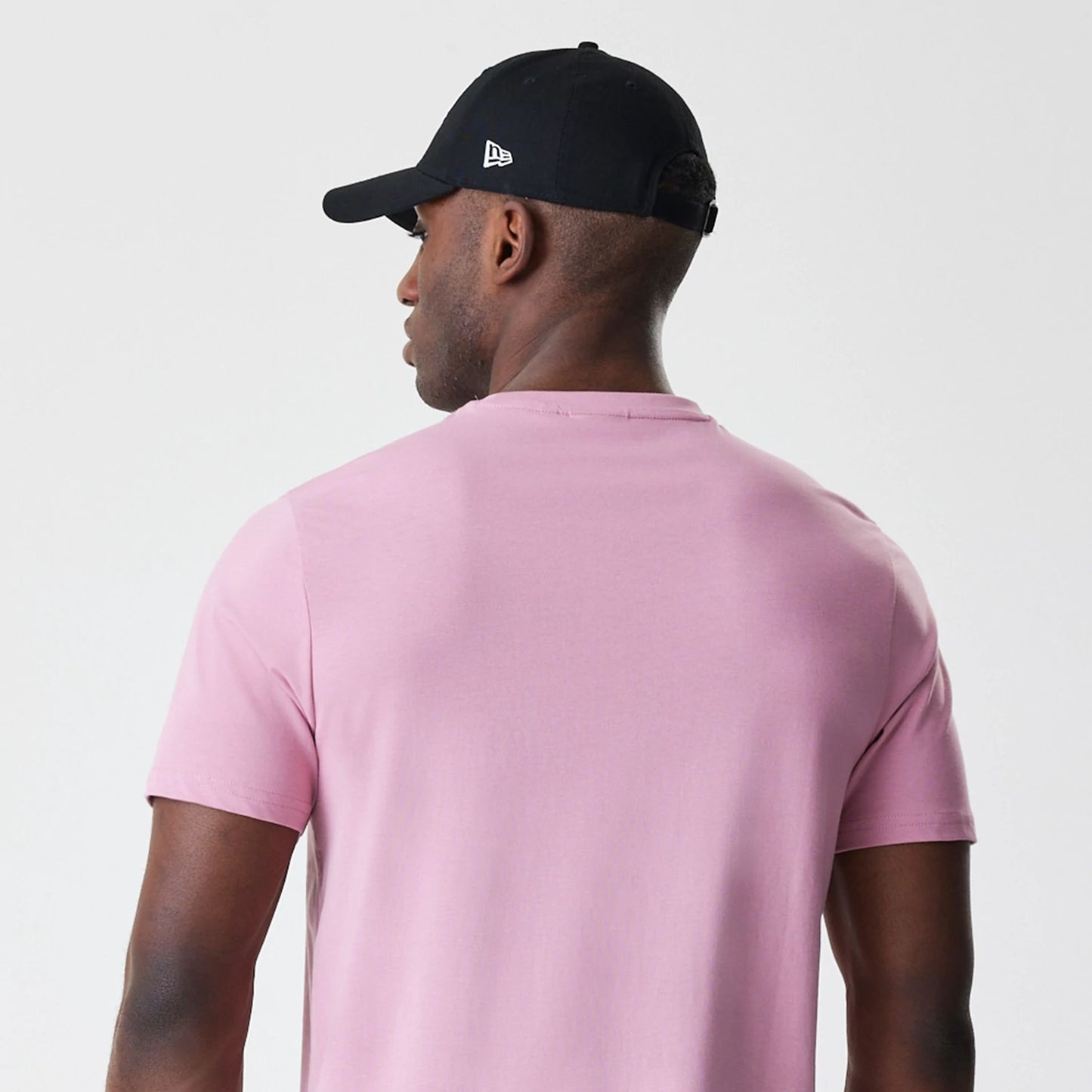 The Male model is wearing Chicago Bulls NBA Bubble Wordmark Pink T-Shirt 7