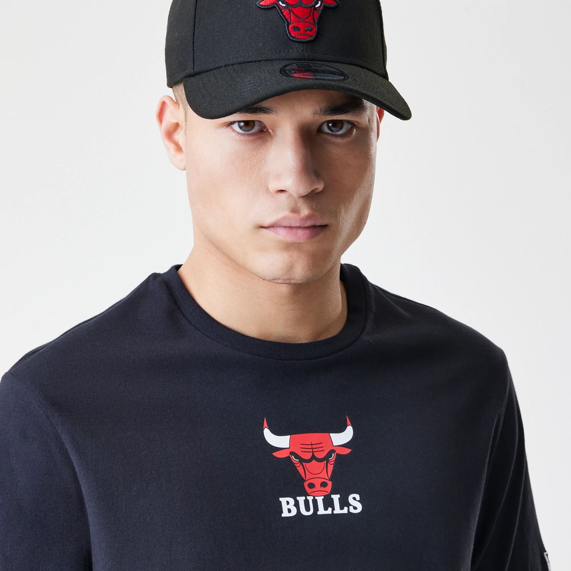 The Male model is wearing Chicago Bulls NBA Logo Black T-Shirt 4