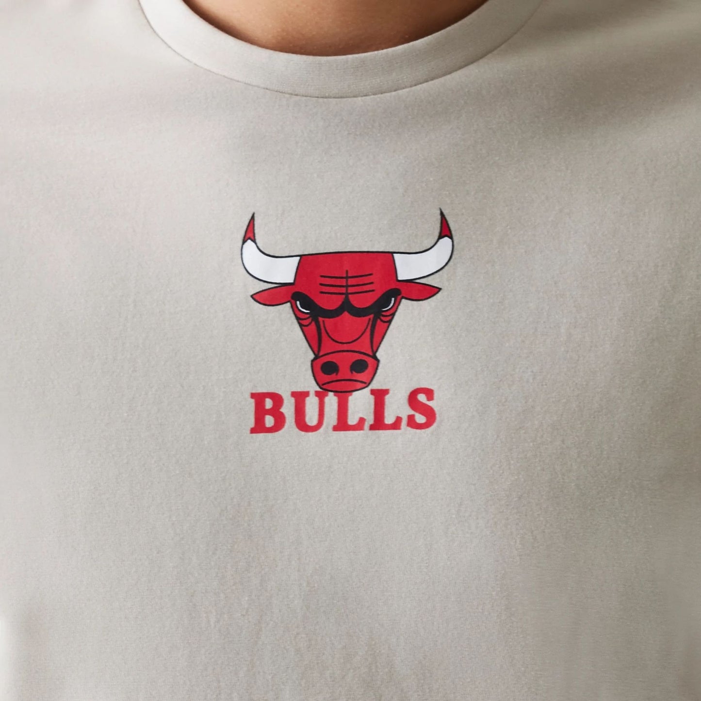 The Male model is wearing Chicago Bulls NBA Logo Cream T-Shirt 3