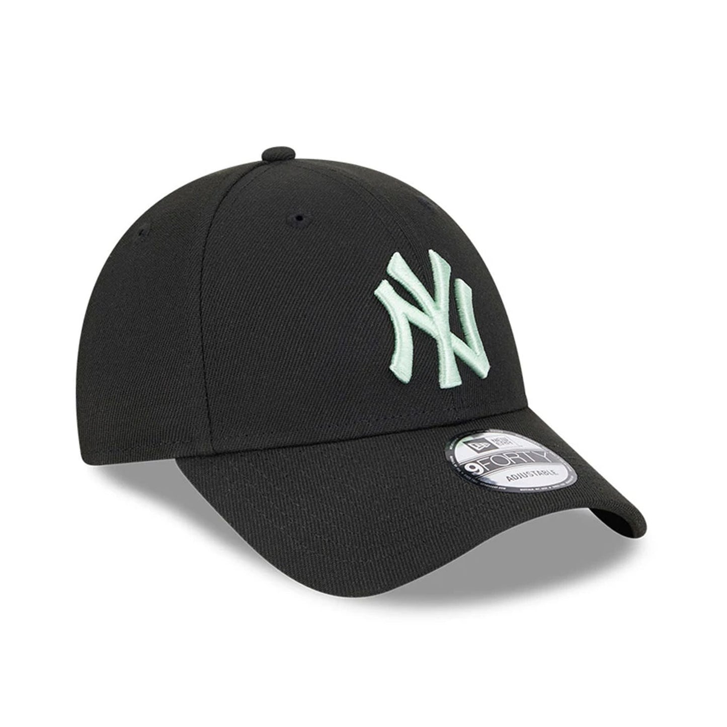 This is a New York Yankees Repreve® MLB Peppermint Black 9FORTY Adjustable Cap 3