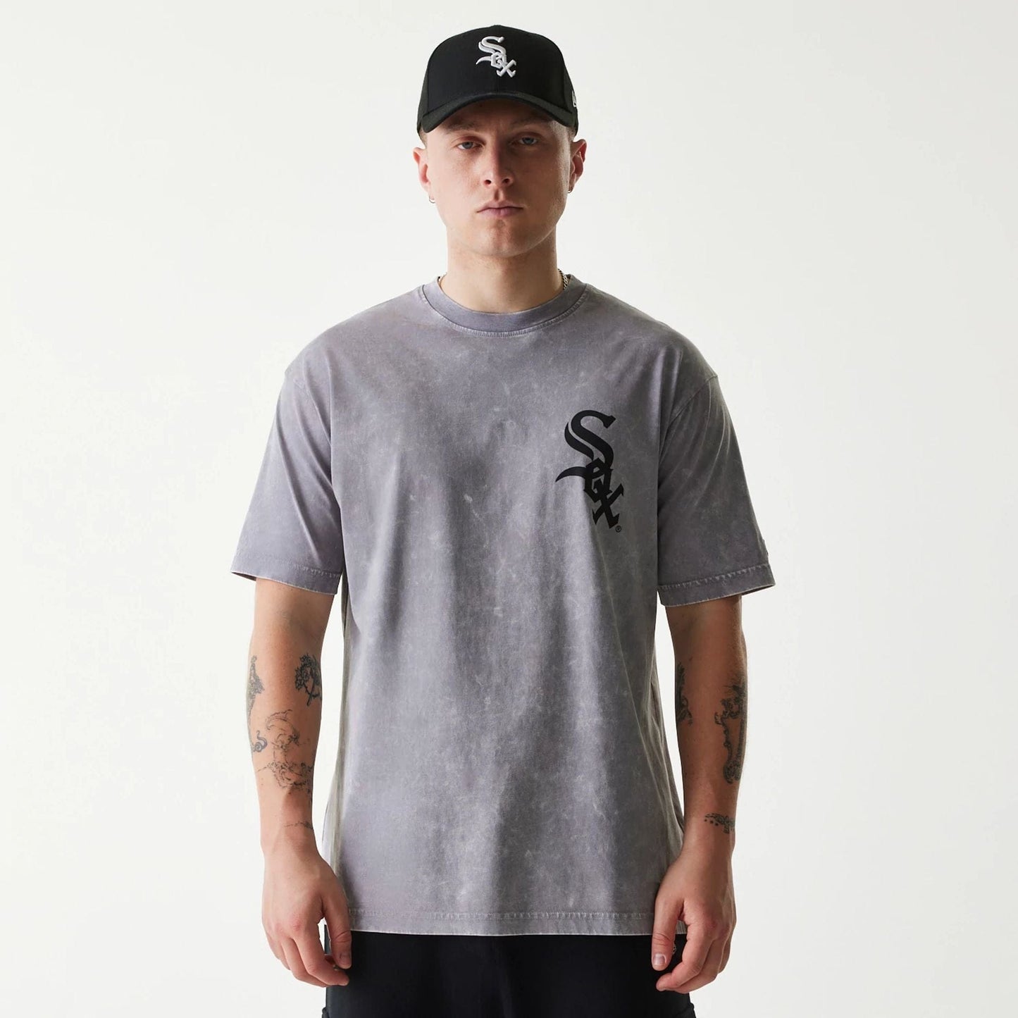 The Male model is wearing Chicago White Sox MLB Sport Classic Grey T-Shirt 5