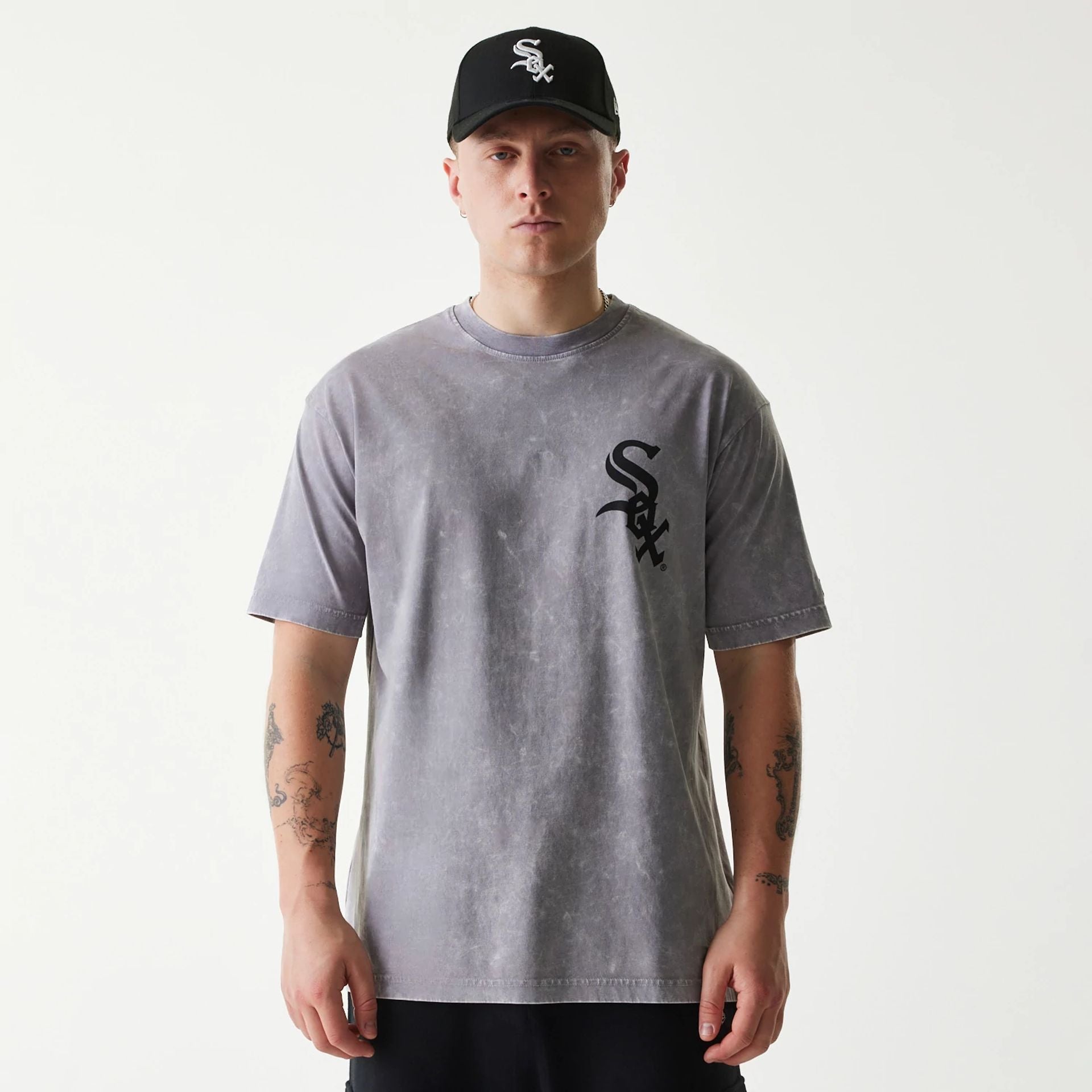 The Male model is wearing Chicago White Sox MLB Sport Classic Grey T-Shirt 5