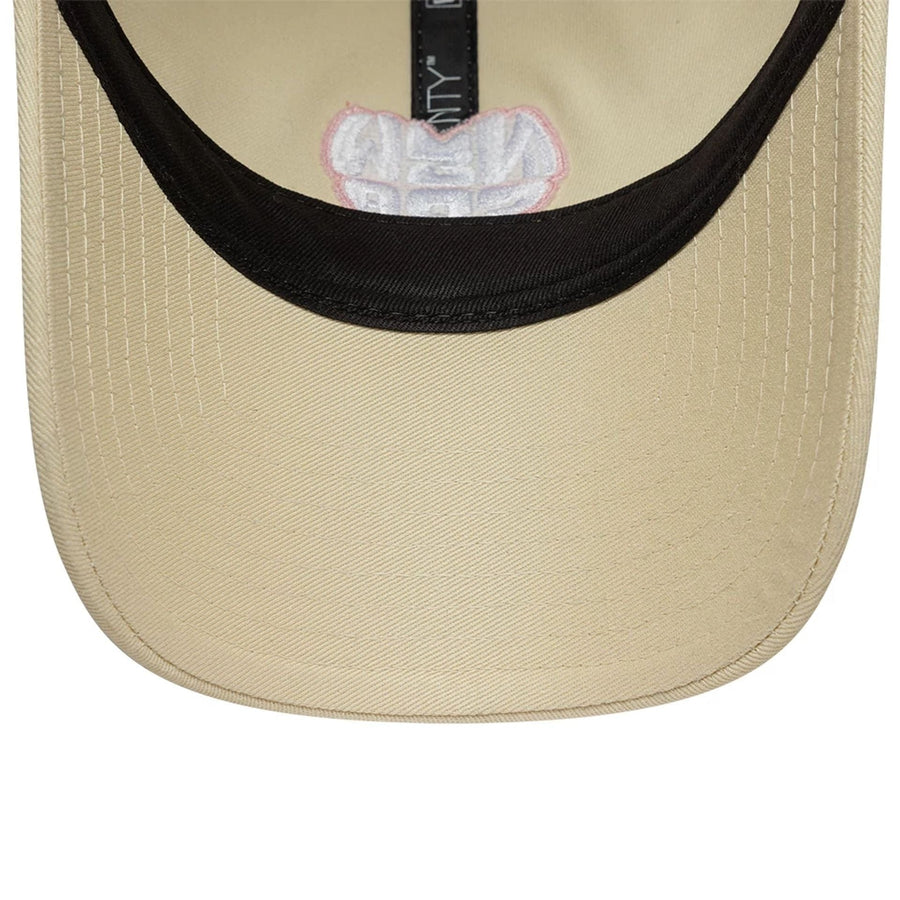 This is a New Era Heart Cream 9TWENTY Adjustable Cap 7