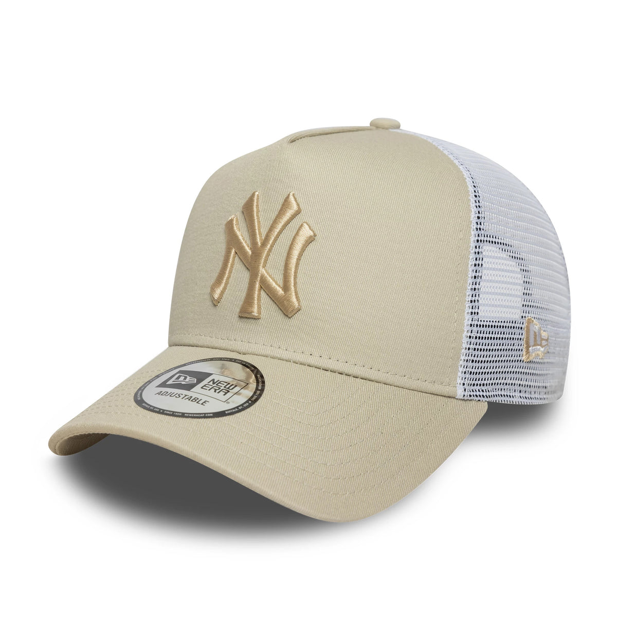 New York Yankees MLB League Essential Light Beige New Era 9FORTY E-Frame Trucker Adjustable Cap, three-quarter view with a raised beige NY logo on the front panel, white mesh side panels, and a 9FORTY size sticker on the curved visor.