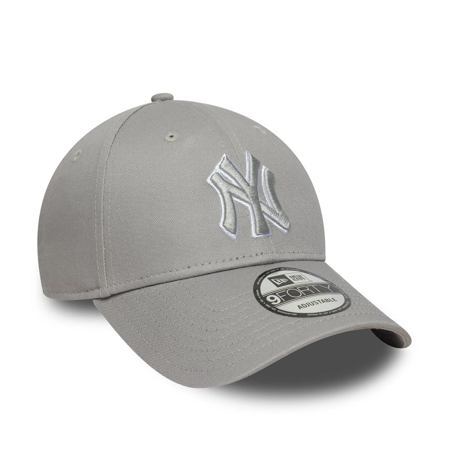 This is a New York Yankees MLB Outline Grey 9FORTY Adjustable Cap 3