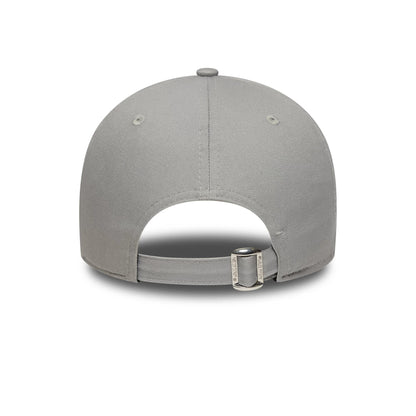 This is a New York Yankees MLB Outline Grey 9FORTY Adjustable Cap 4