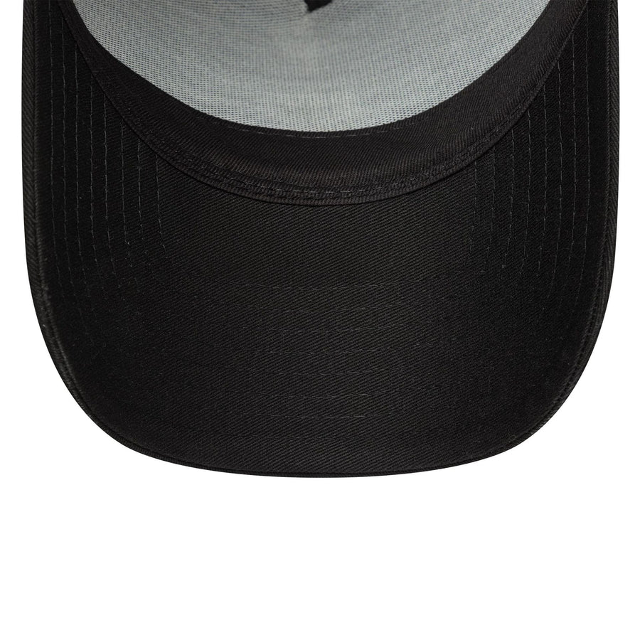 This is a Chicago Bulls NBA Essential Black 9FORTY E-Frame Adjustable Cap 5