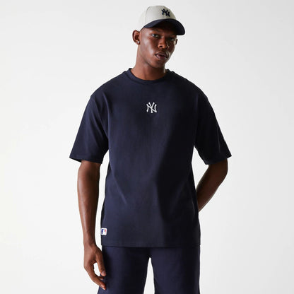 The Male model is wearing New York Yankees MLB League Essential Navy Oversized T-Shirt 1