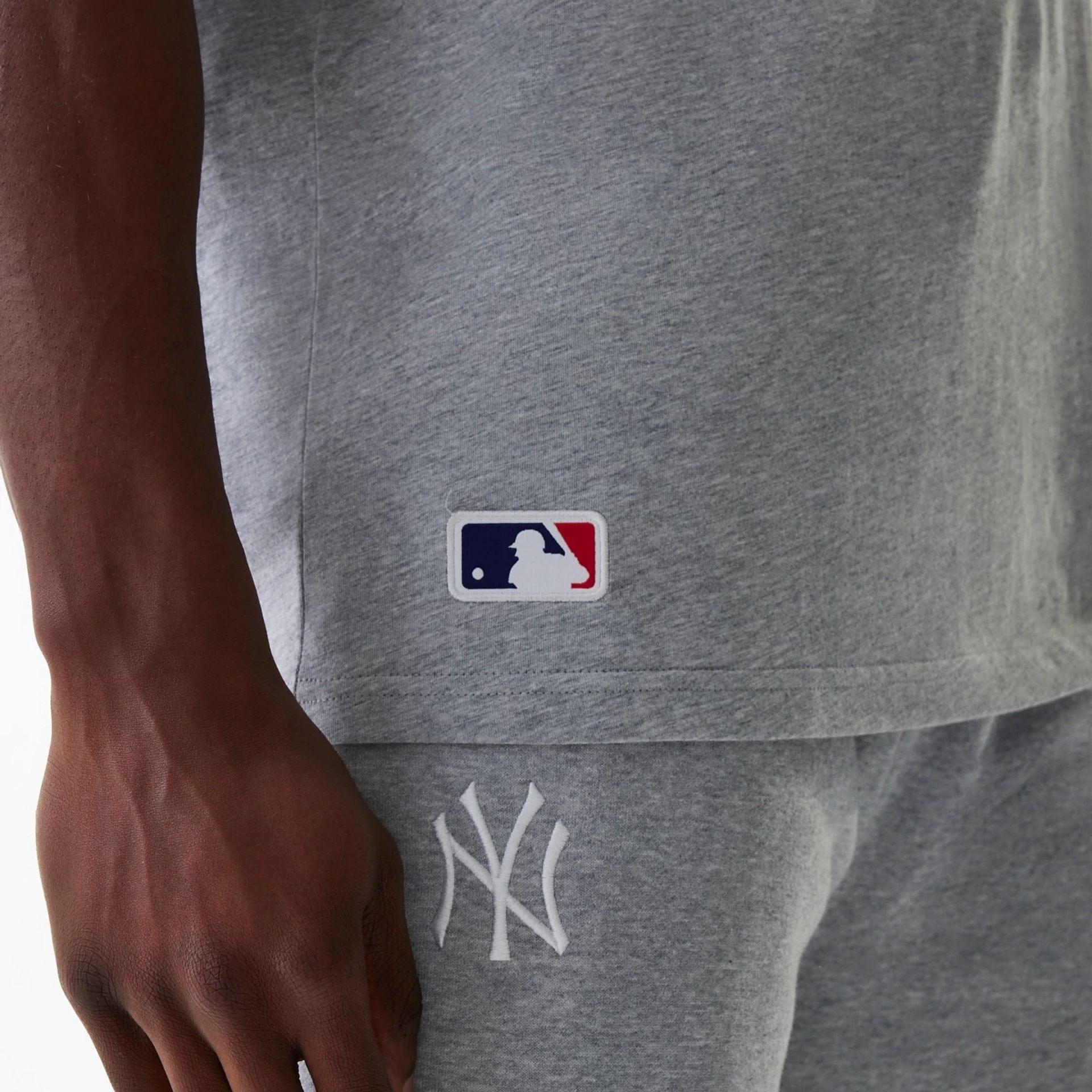 The Male model is wearing New York Yankees MLB League Essential Grey Oversized T-Shirt 6