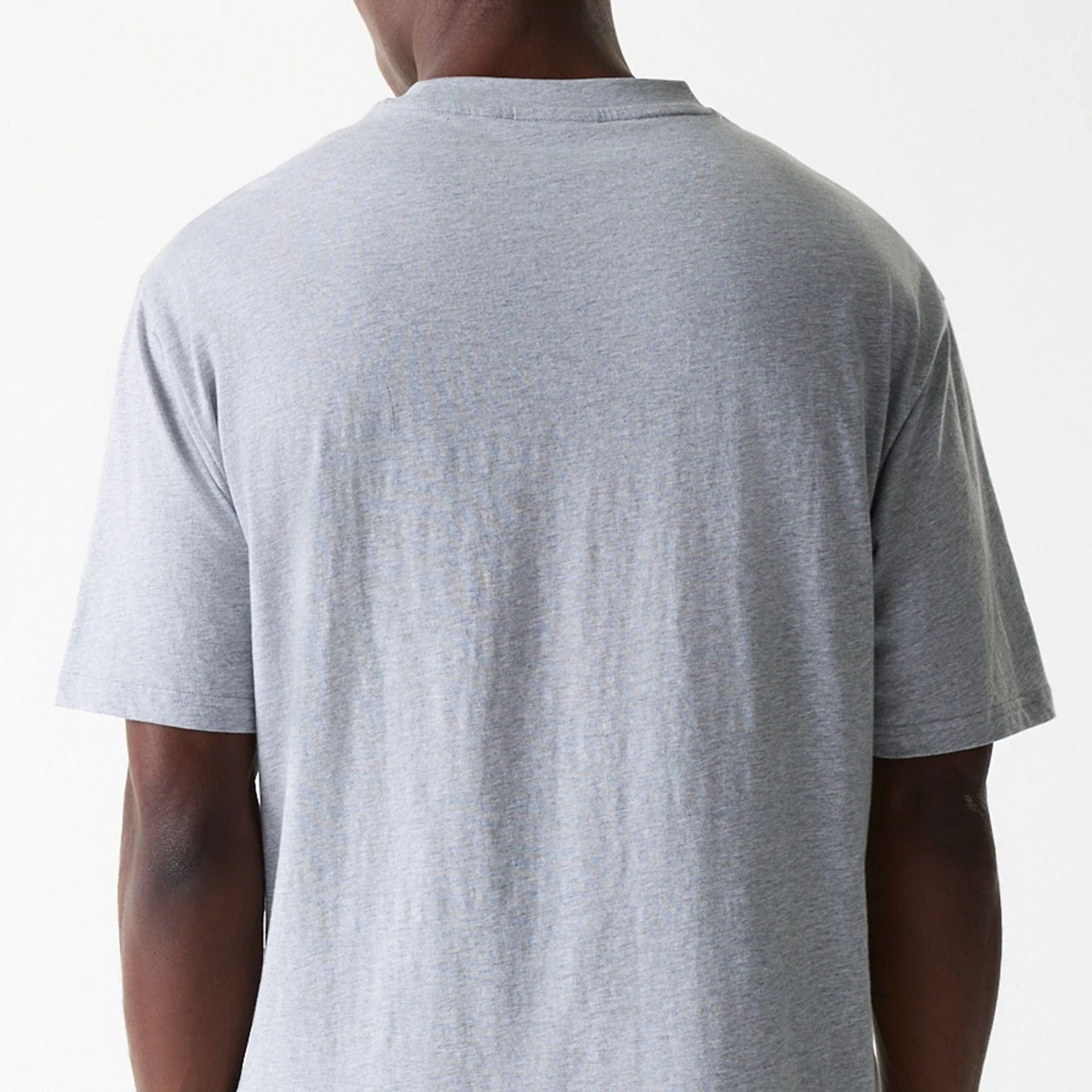 The Male model is wearing New York Yankees MLB League Essential Grey Oversized T-Shirt 7