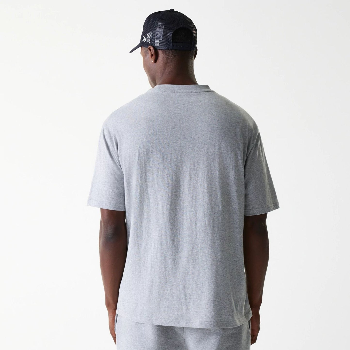 The Male model is wearing New York Yankees MLB League Essential Grey Oversized T-Shirt 2
