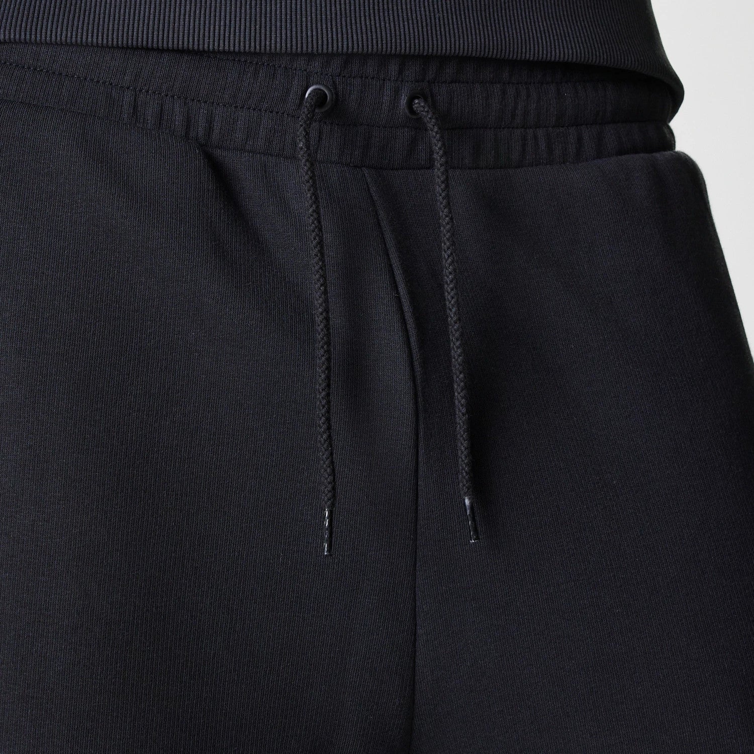 The Male model is wearing New York Yankees MLB League Essential Midi Black Joggers 6