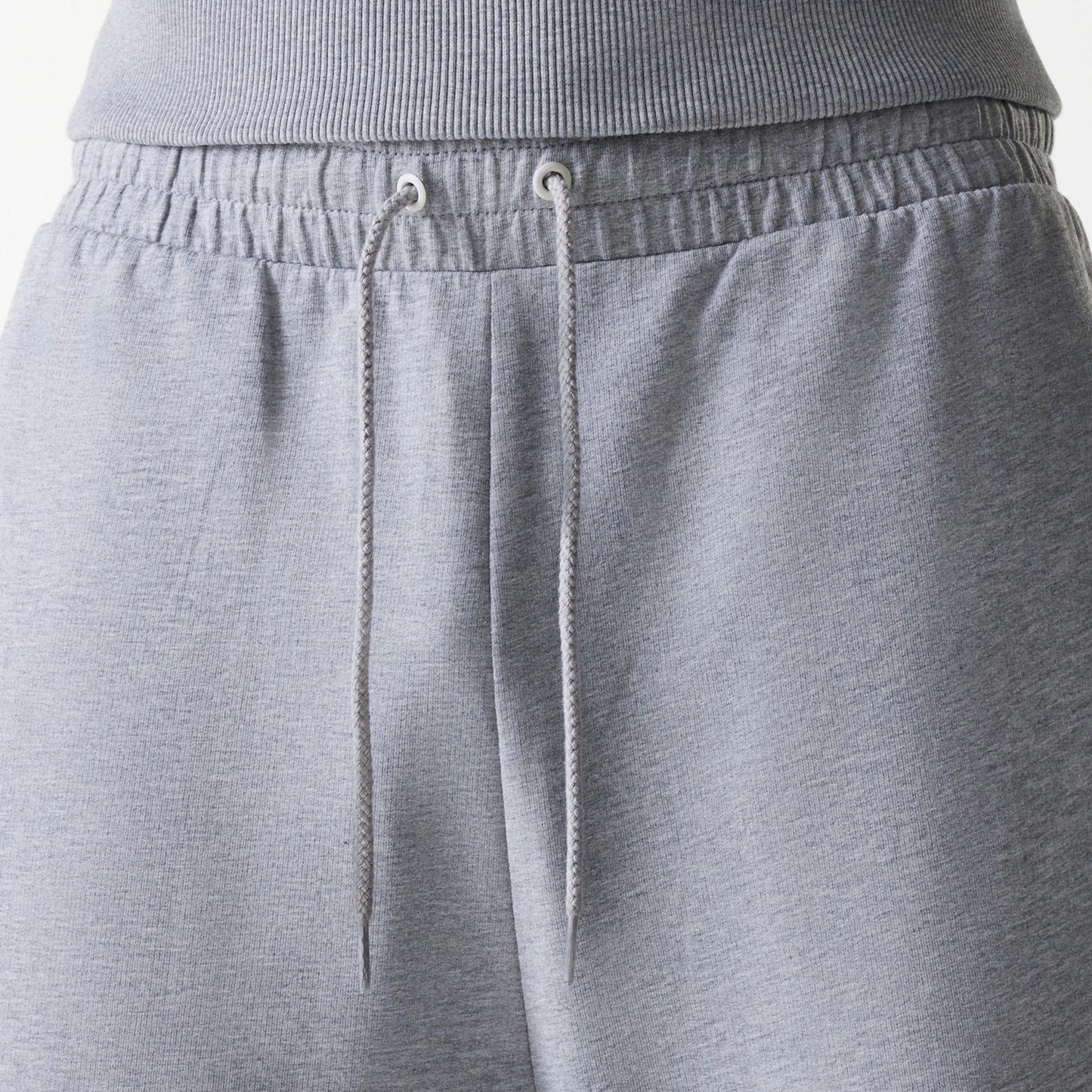 The Male model is wearing New York Yankees MLB League Essential Midi Grey Joggers 6