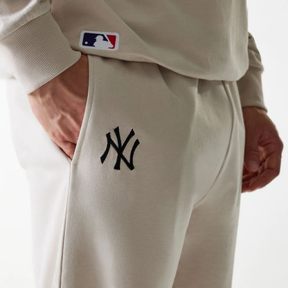 The Male model is wearing New York Yankees MLB League Essential Midi Cream Joggers 4
