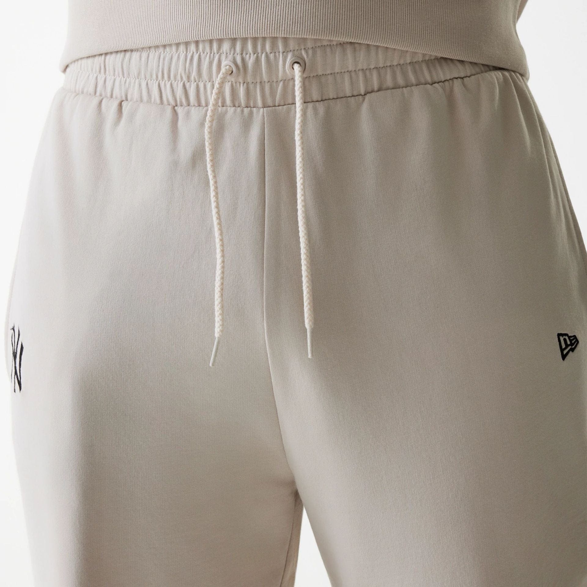 The Male model is wearing New York Yankees MLB League Essential Midi Cream Joggers 6