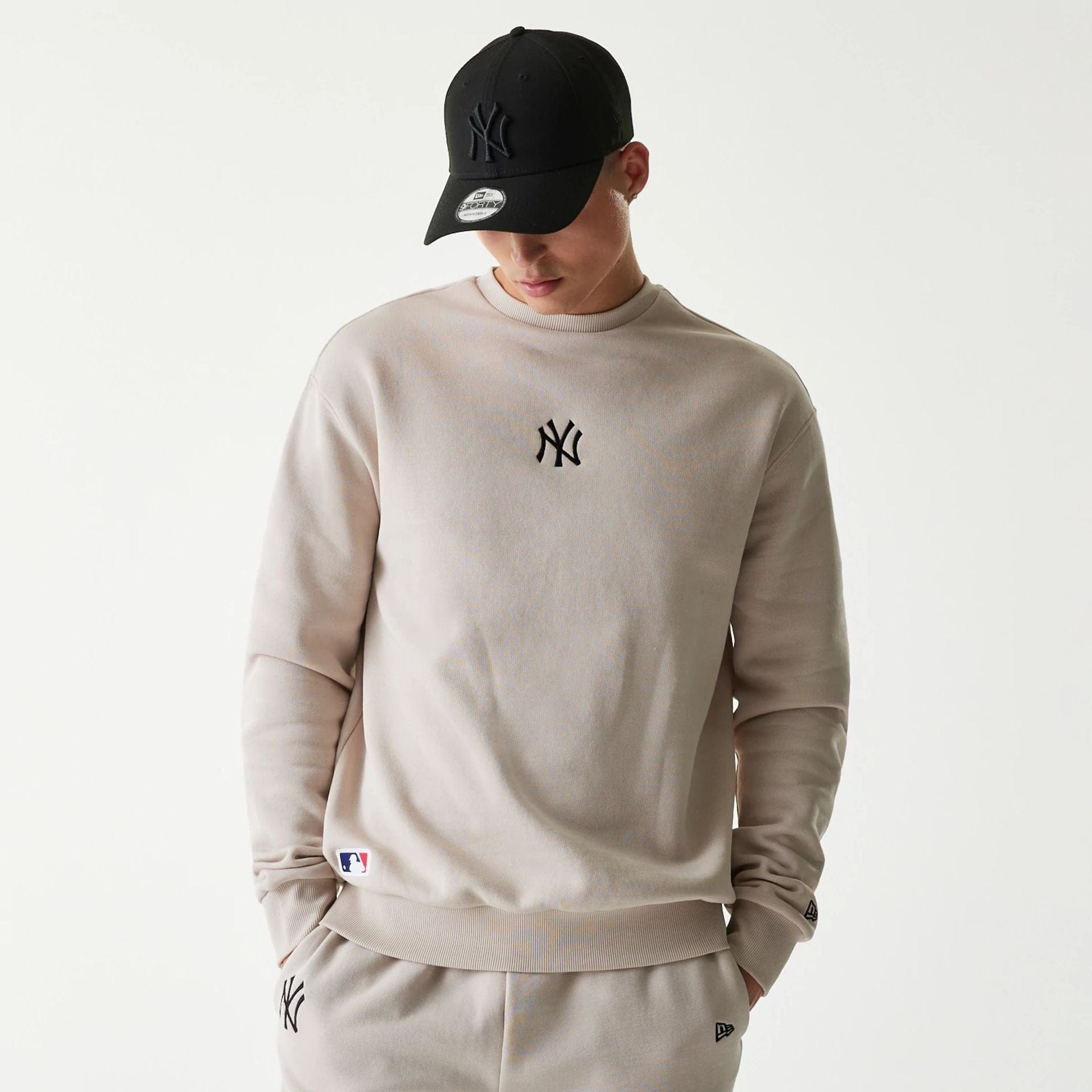 The Male model is wearing New York Yankees MLB League Essential Midi Cream Oversized Crew Neck Sweater 1