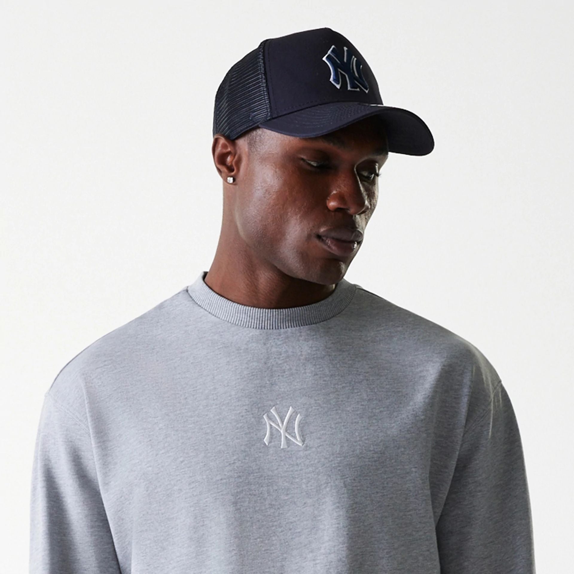 The Male model is wearing New York Yankees MLB League Essential Midi Grey Oversized Crew Neck Sweater 5
