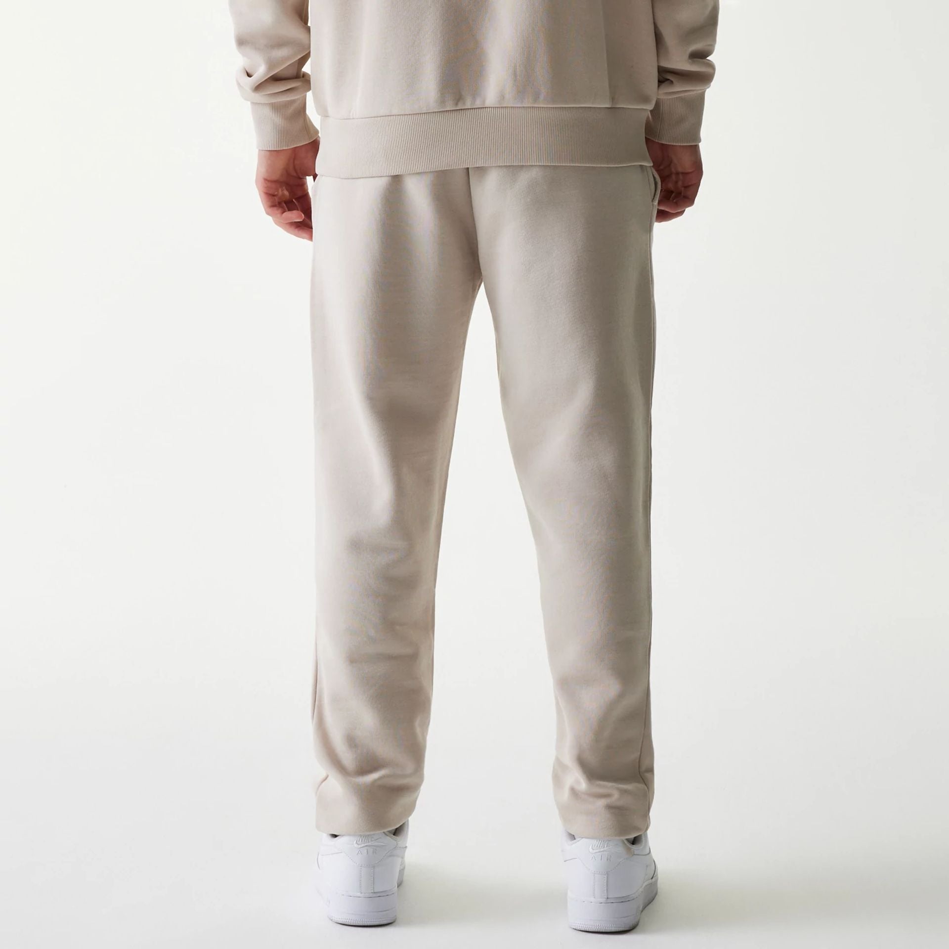 The Male model is wearing New York Yankees MLB League Essential Cream Joggers 2