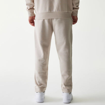 The Male model is wearing New York Yankees MLB League Essential Cream Joggers 2