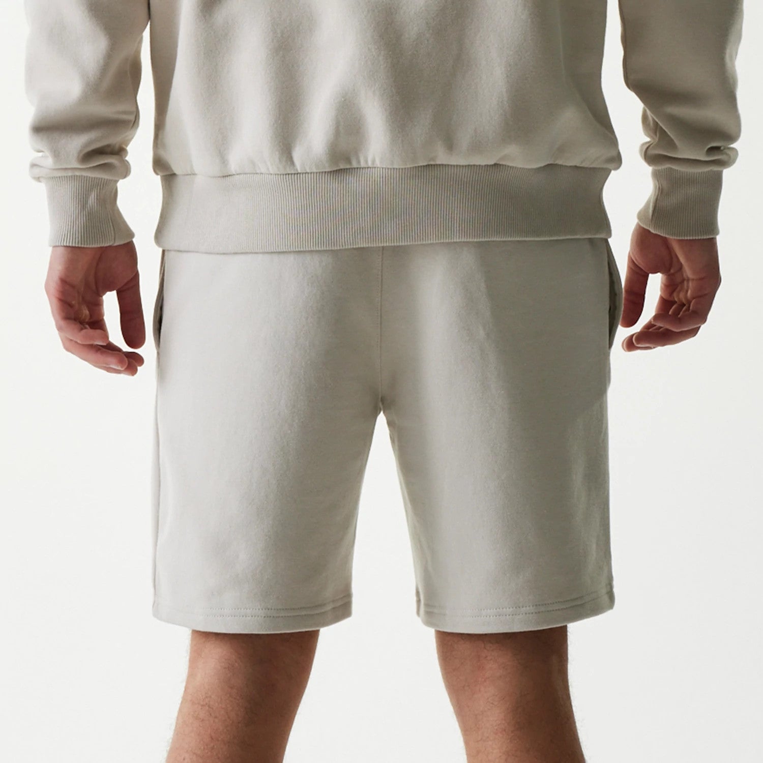 The Male model is wearing New York Yankees MLB League Essential Midi Cream Shorts 7