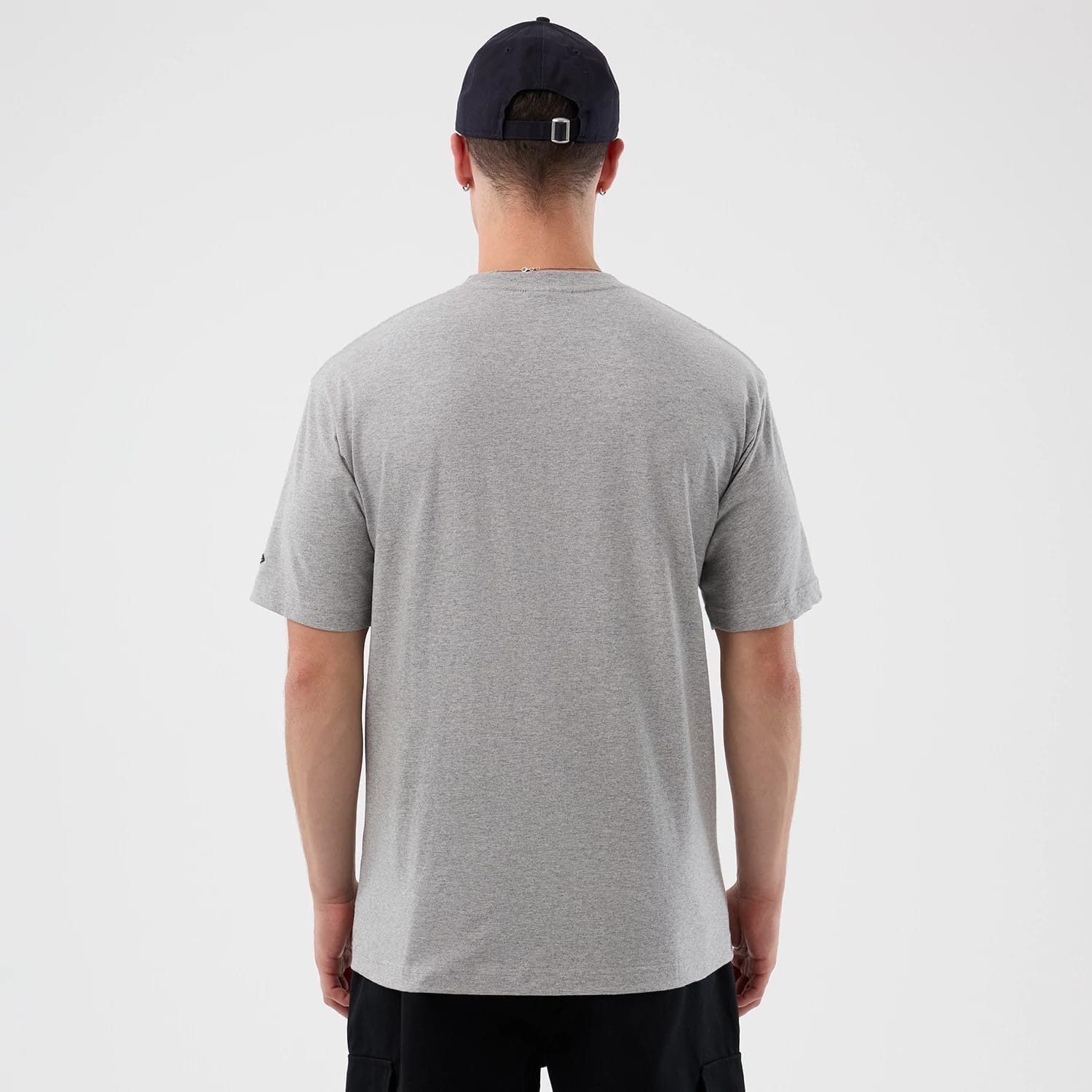 The Male model is wearing Boston Bruins NHL Sport Classic Grey T-Shirt 2
