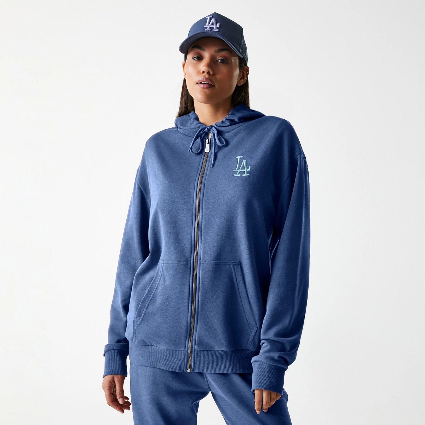 The Male model is wearing LA Dodgers MLB Midi League Essential Dark Blue Oversized Full Zip Hoodie 4