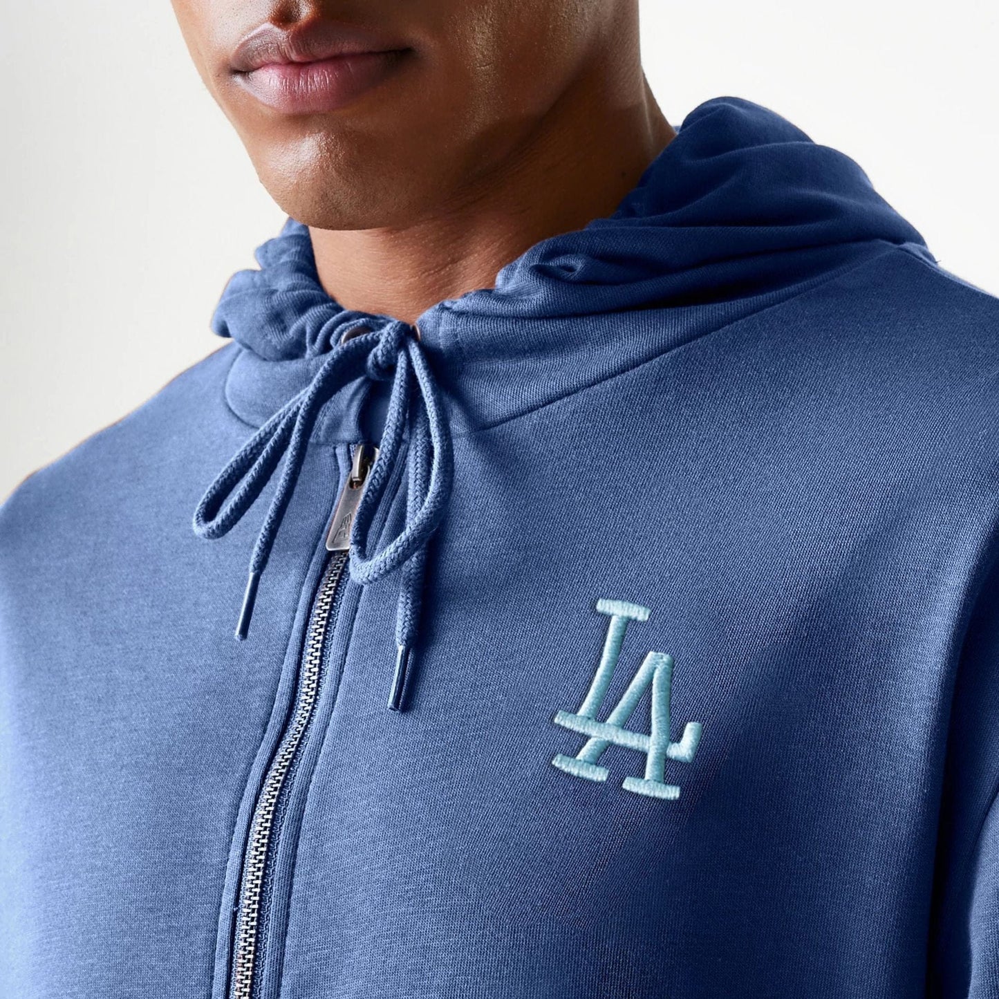 The Male model is wearing LA Dodgers MLB Midi League Essential Dark Blue Oversized Full Zip Hoodie 6