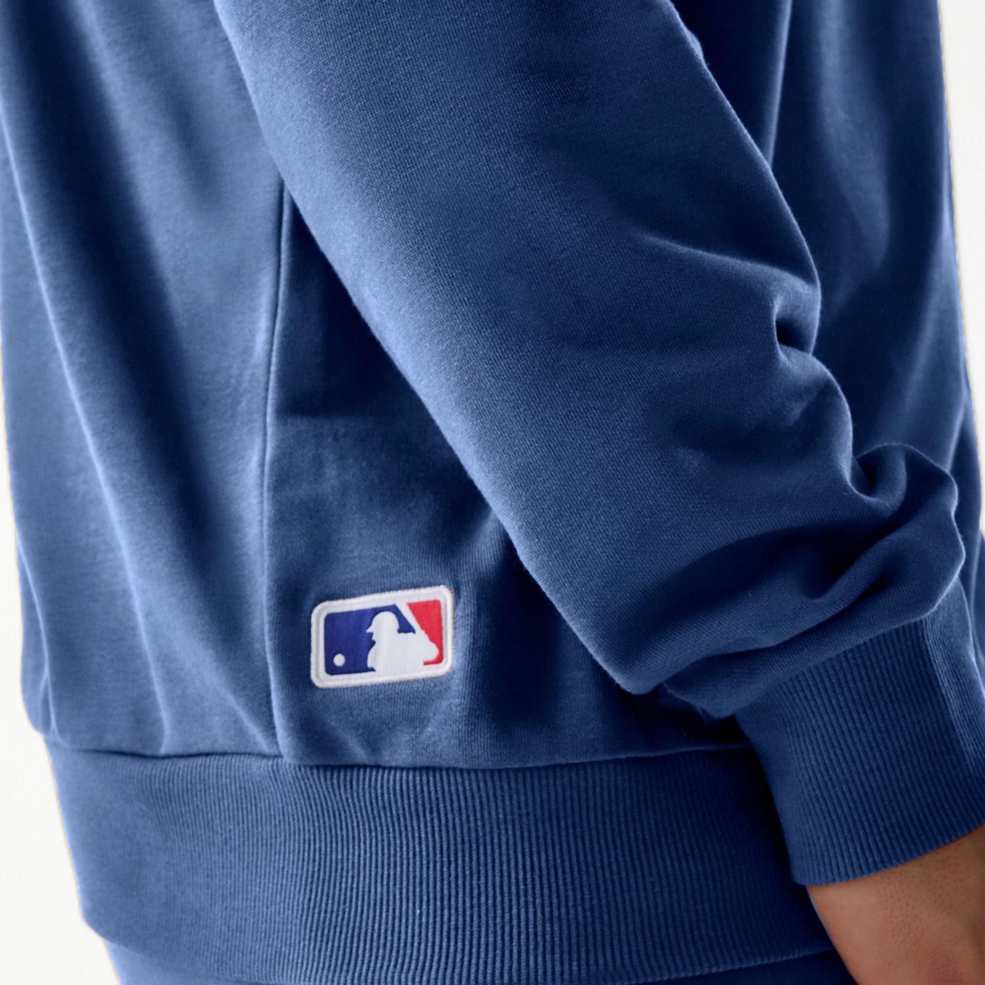 The Male model is wearing LA Dodgers MLB Midi League Essential Dark Blue Oversized Crew Neck Sweater 6