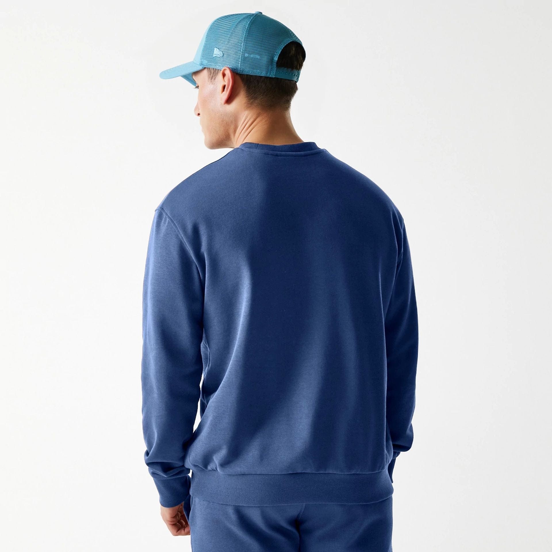 The Male model is wearing LA Dodgers MLB Midi League Essential Dark Blue Oversized Crew Neck Sweater 2