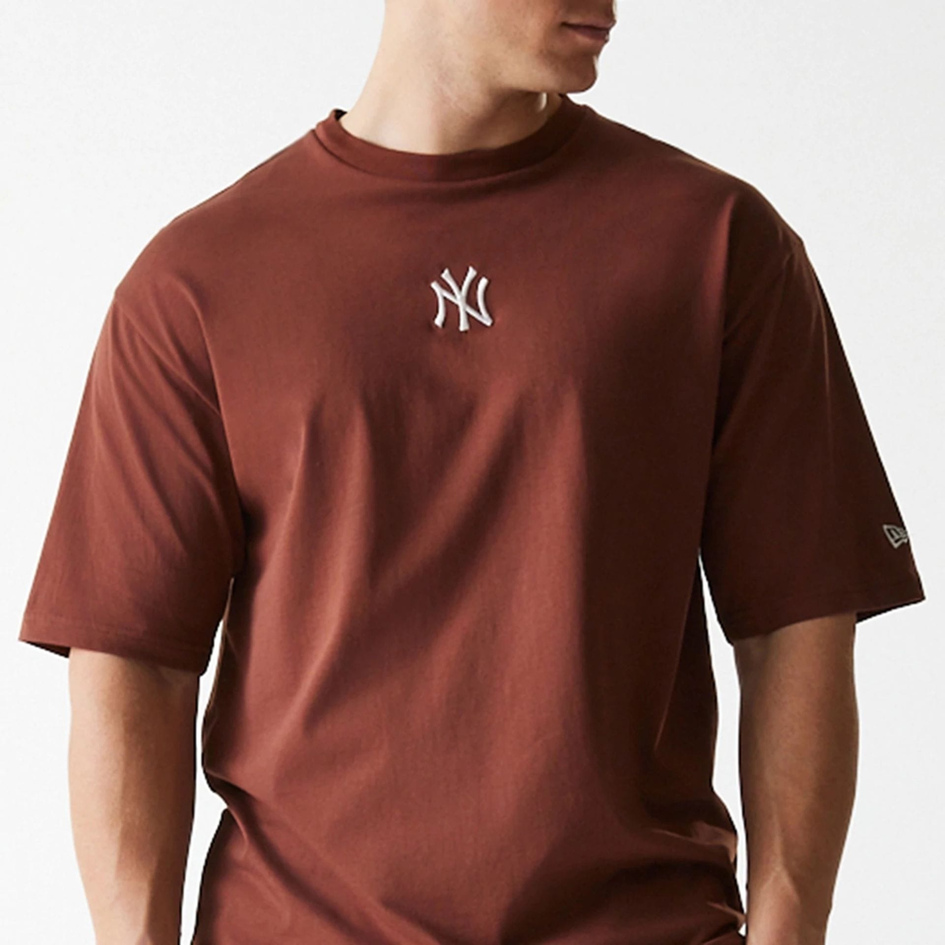 The Male model is wearing New York Yankees MLB Midi League Essential Brown Oversized T-Shirt 3