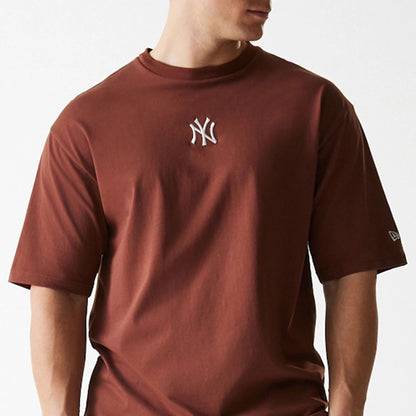 The Male model is wearing New York Yankees MLB Midi League Essential Brown Oversized T-Shirt 3