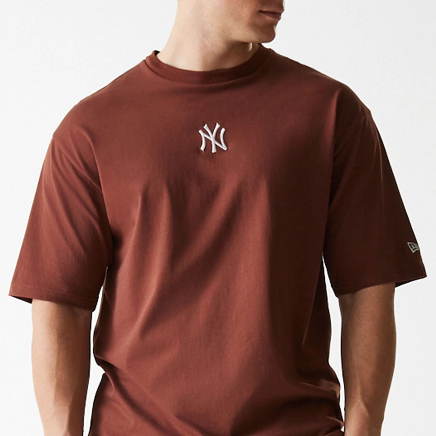The Male model is wearing New York Yankees MLB Midi League Essential Brown Oversized T-Shirt 3
