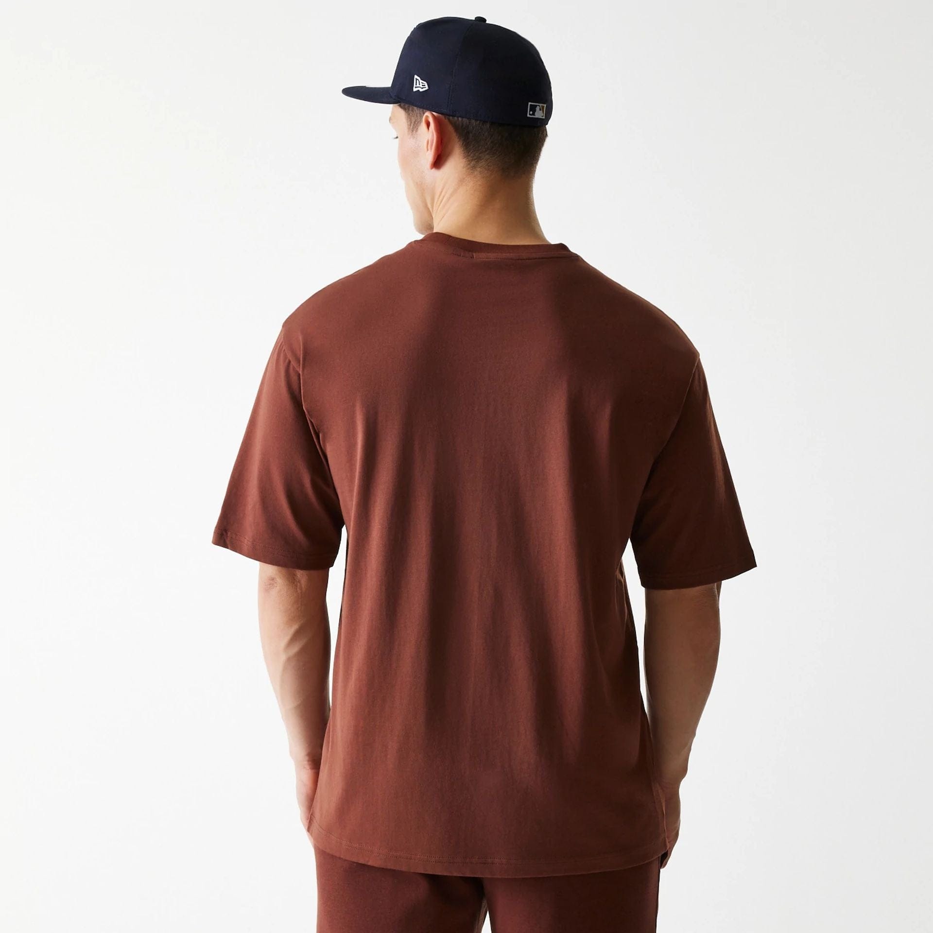 The Male model is wearing New York Yankees MLB Midi League Essential Brown Oversized T-Shirt 2