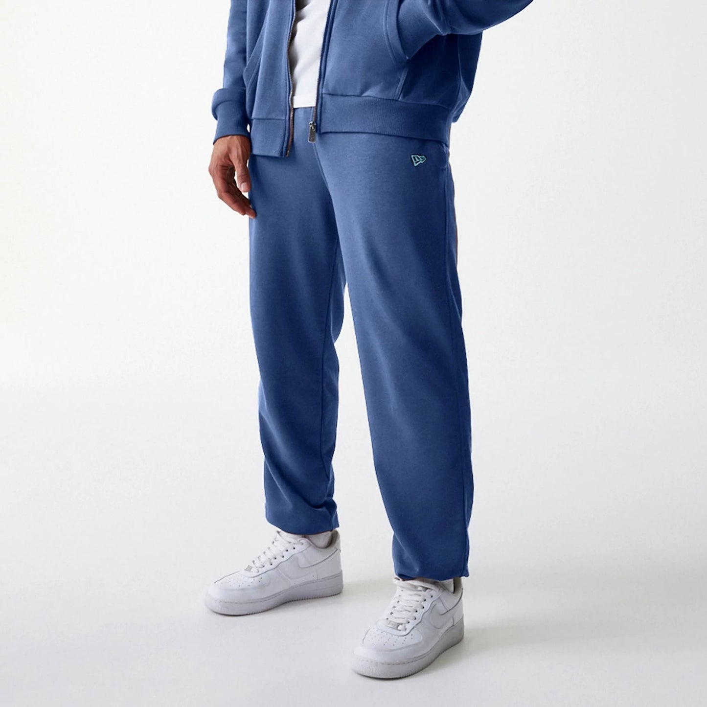 The Male model is wearing LA Dodgers MLB Midi League Essential Blue Joggers 7