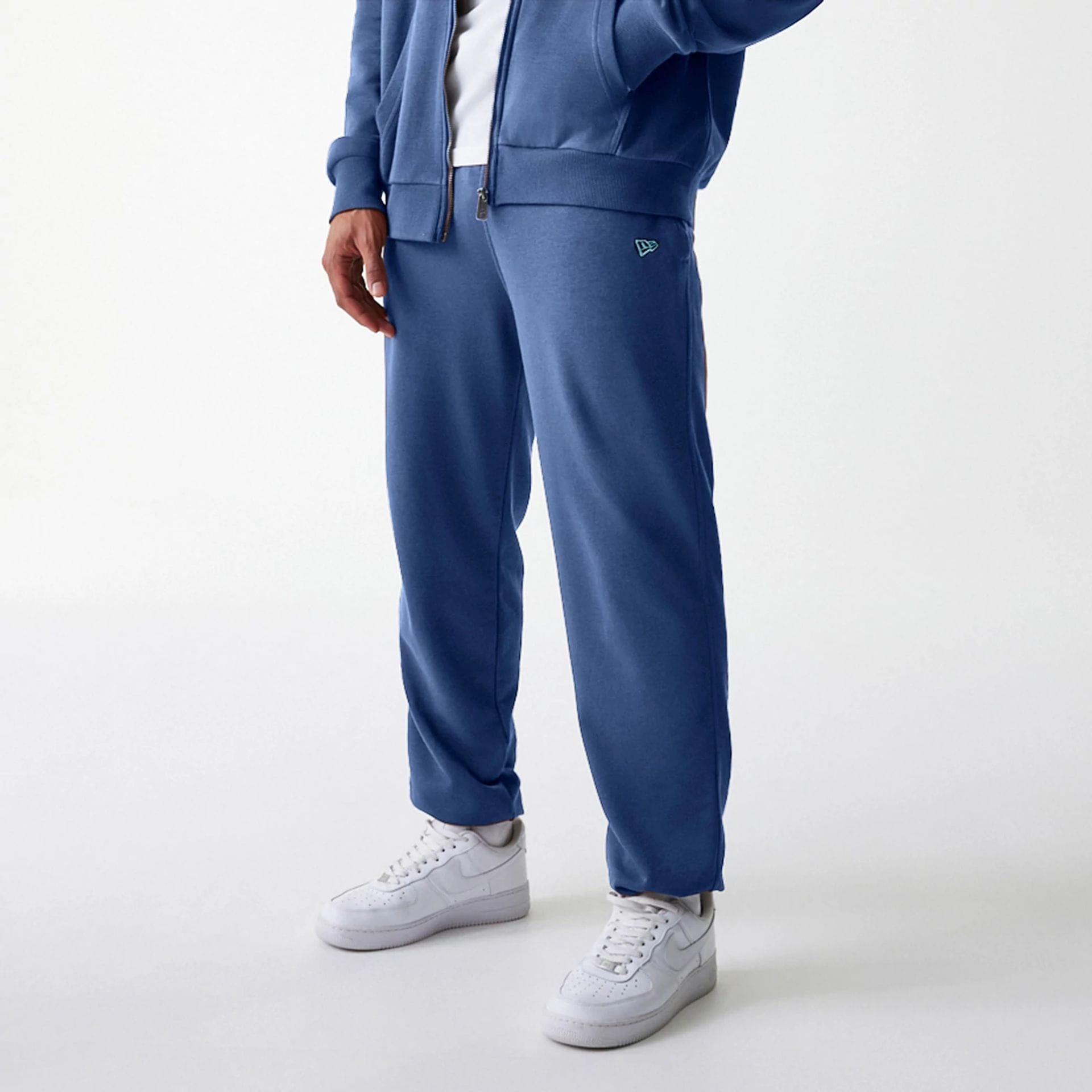 The Male model is wearing LA Dodgers MLB Midi League Essential Blue Joggers 7