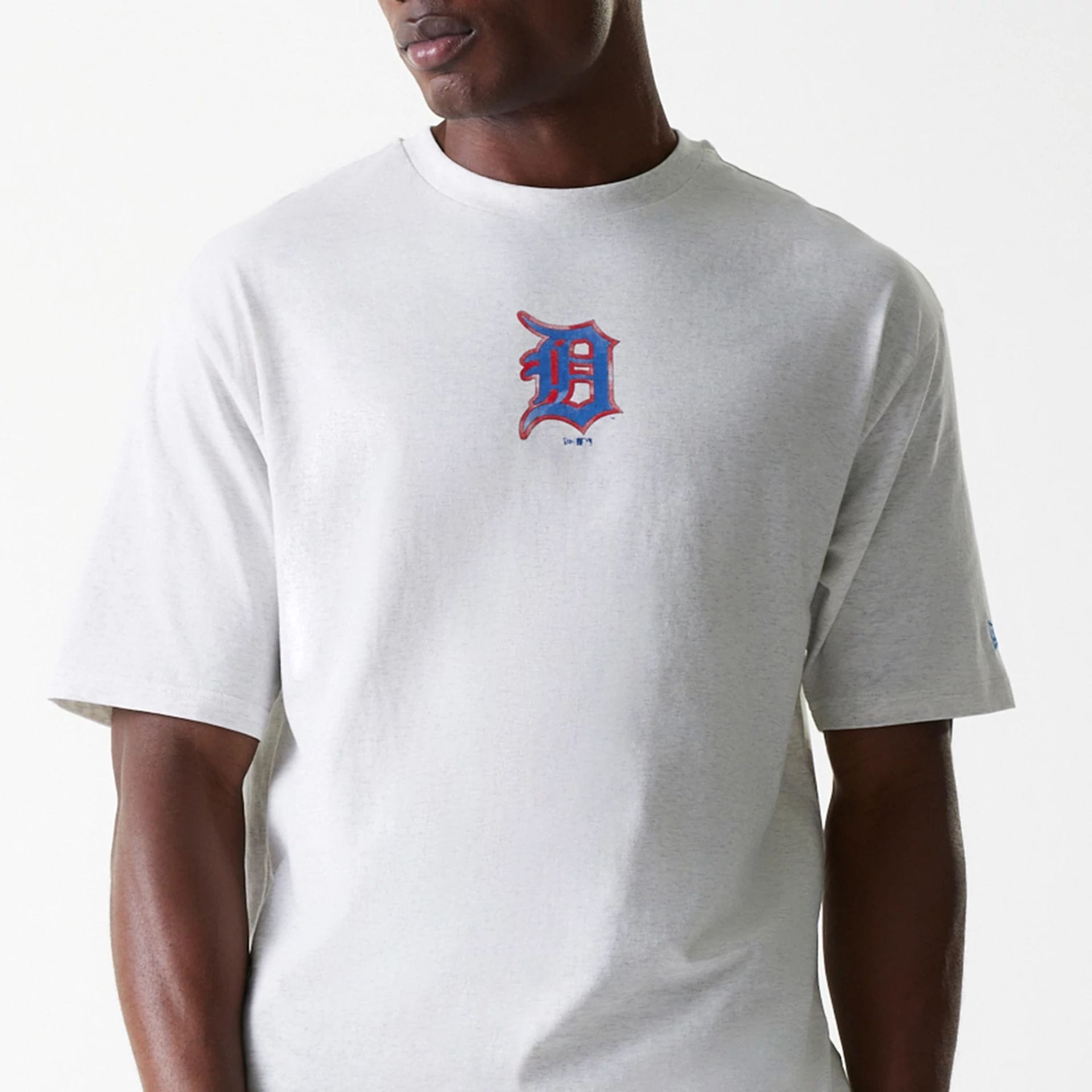 The Male model is wearing Detroit Tigers MLB World Series Pastel Grey Oversized T-Shirt 3