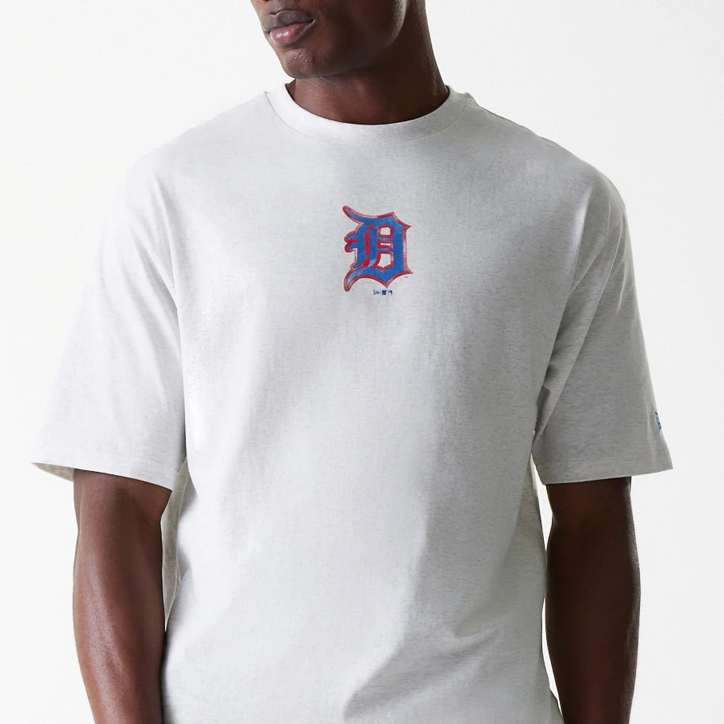 The Male model is wearing Detroit Tigers MLB World Series Pastel Grey Oversized T-Shirt 3
