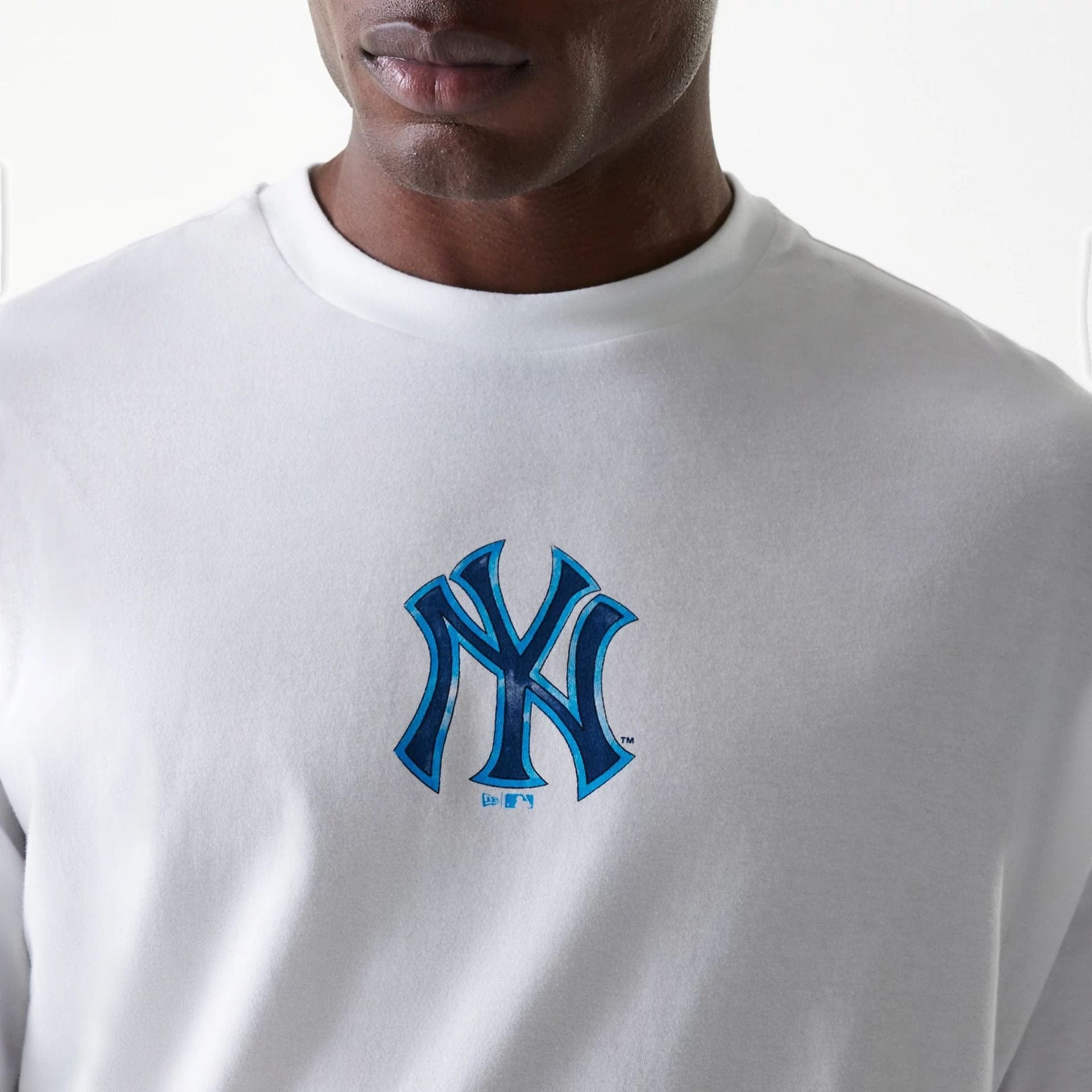 The Male model is wearing New York Yankees MLB World Series White Oversized T-Shirt 4