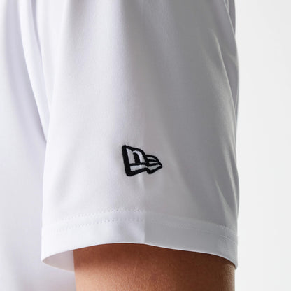 The Male model is wearing Chicago Bulls NBA Essentials White T-Shirt 7