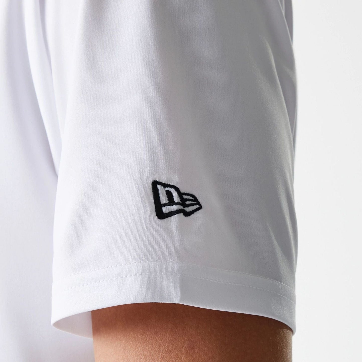 The Male model is wearing Chicago Bulls NBA Essentials White T-Shirt 7