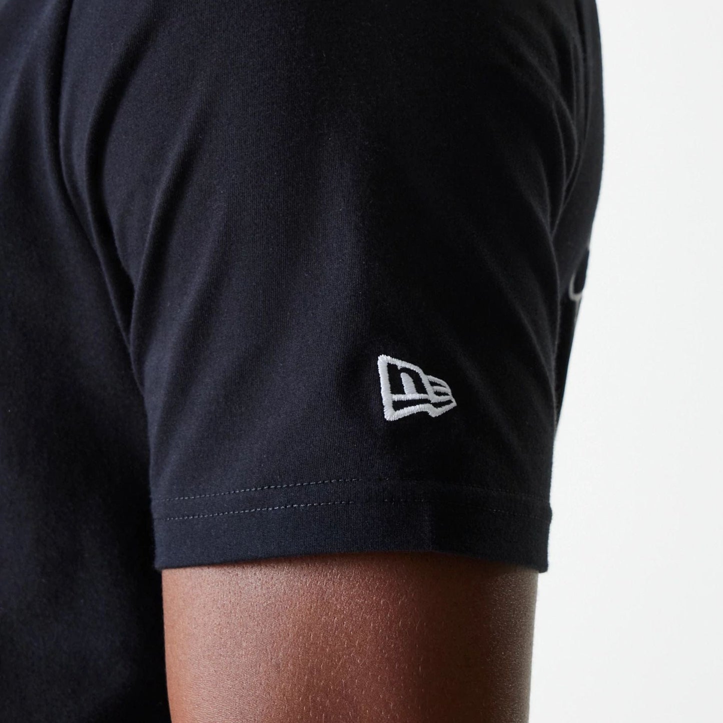 The Male model is wearing Chicago Bulls NBA Photographic Print Black T-Shirt 7