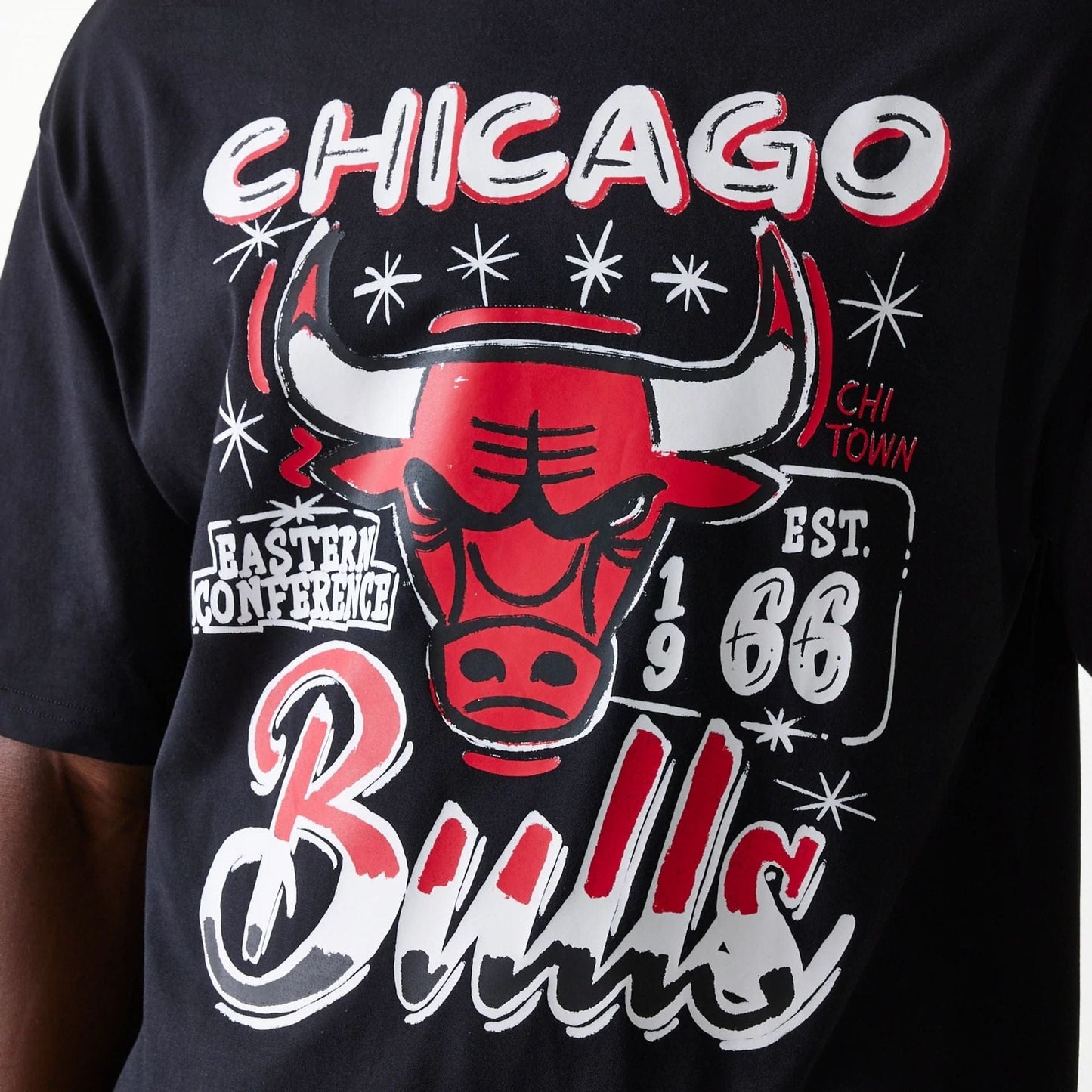 The Male model is wearing Chicago Bulls NBA Graphic Black Oversized T-Shirt 6
