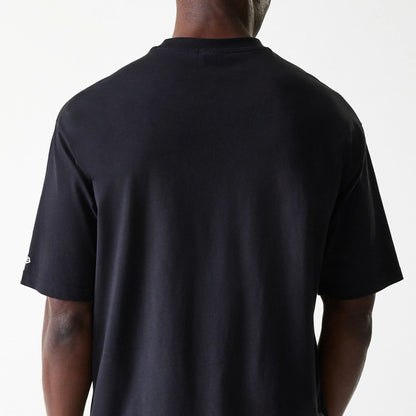 The Male model is wearing Chicago Bulls NBA Graphic Black Oversized T-Shirt 7