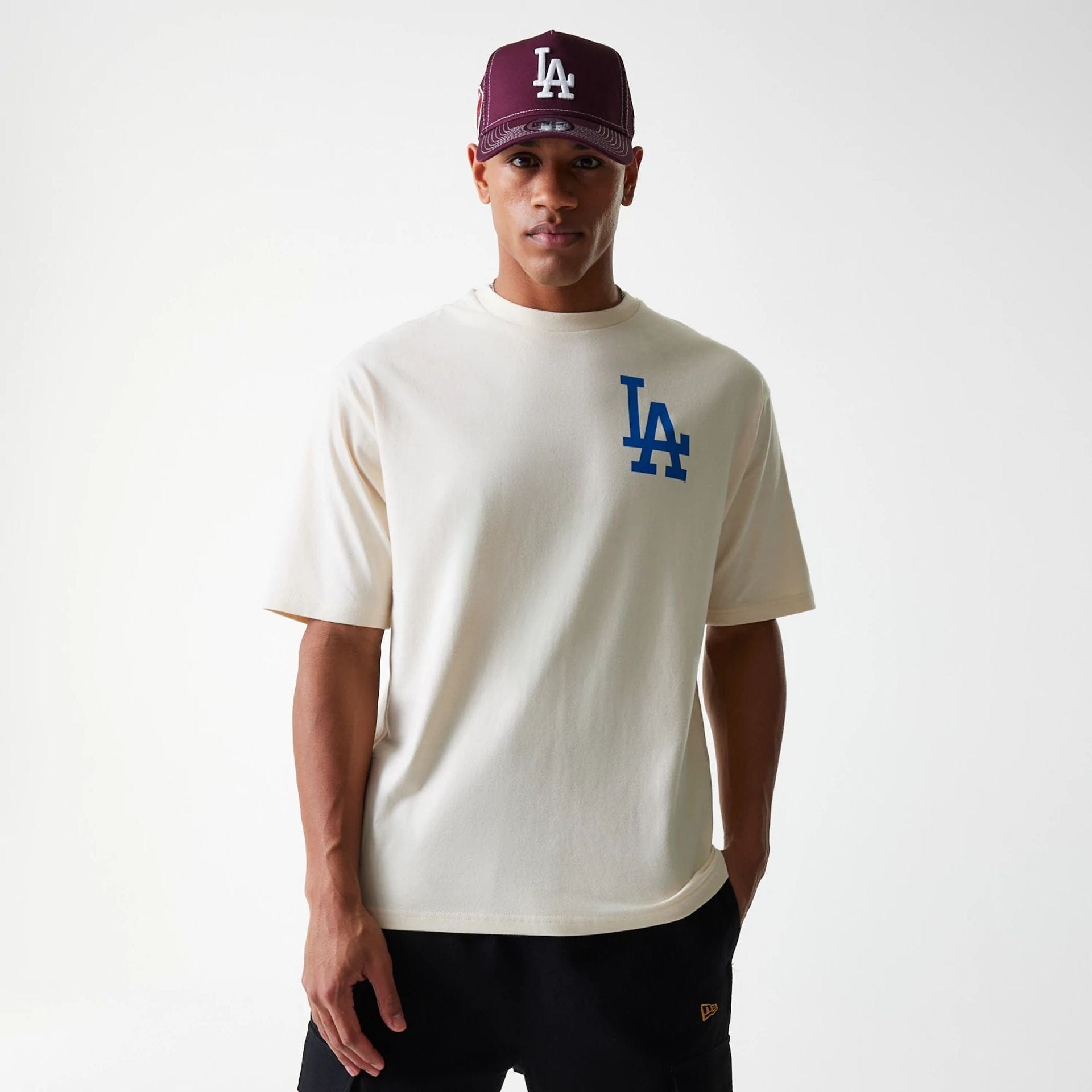 The Male model is wearing LA Dodgers MLB Baseball Graphic Light Beige Oversized T-Shirt 3
