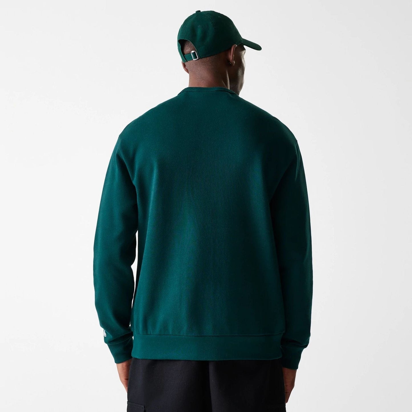 The Male model is wearing Detroit Tigers MLB Heritage Dark Green Oversized Crew Neck Sweater 2