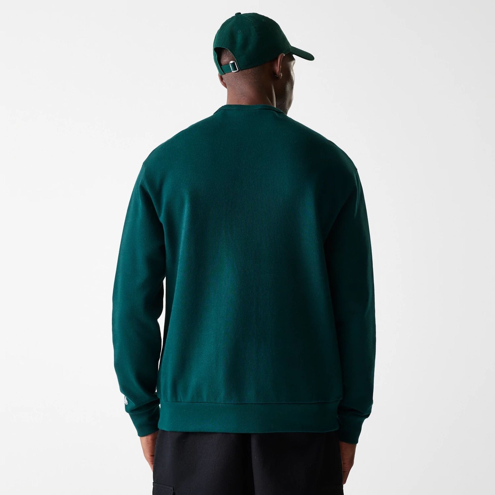 The Male model is wearing Detroit Tigers MLB Heritage Dark Green Oversized Crew Neck Sweater 2