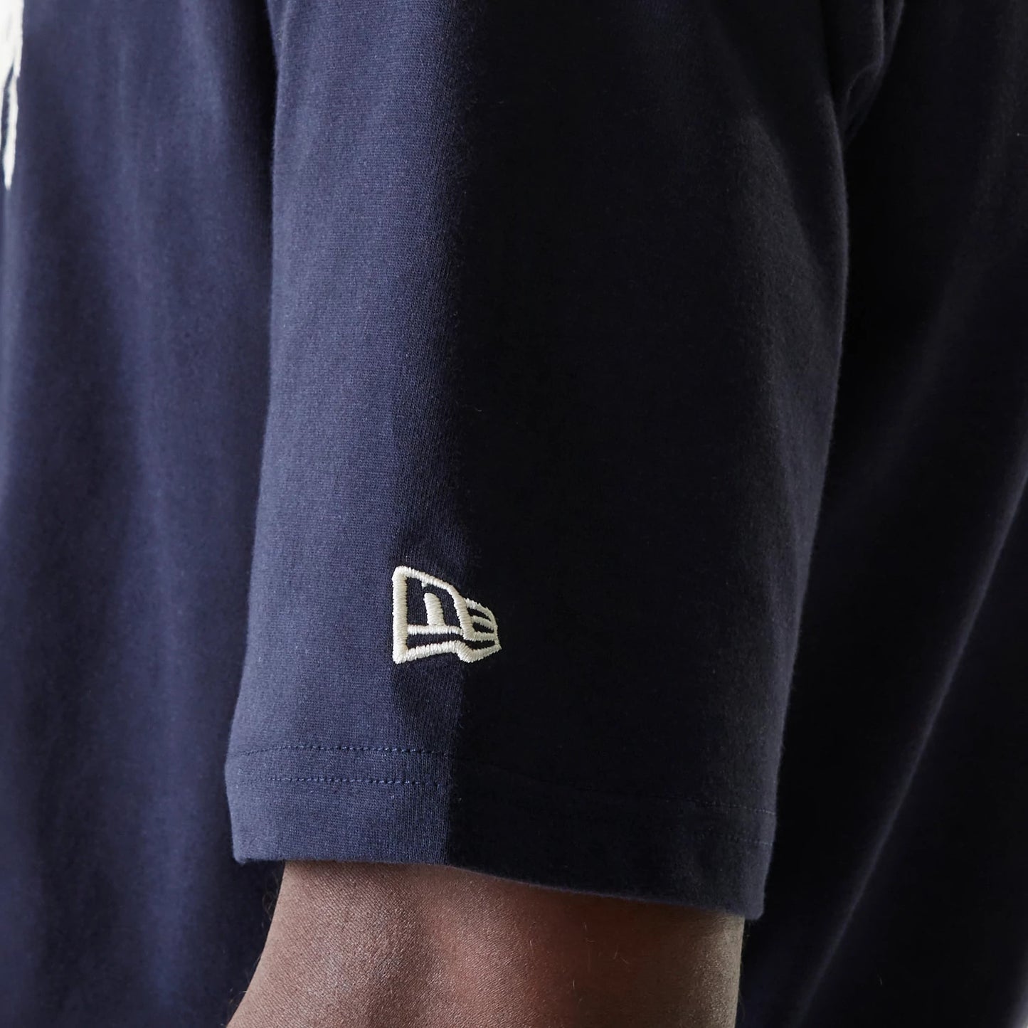 The Male model is wearing LA Dodgers MLB Heritage Navy Oversized T-Shirt 5