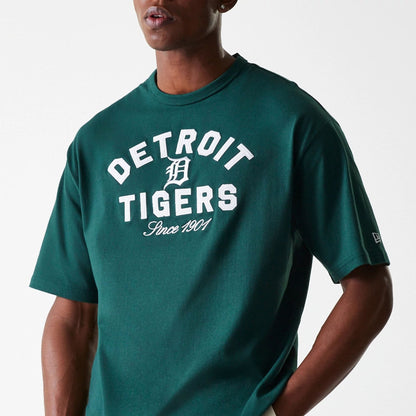 The Male model is wearing Detroit Tigers MLB Heritage Dark Green Oversized T-Shirt 3