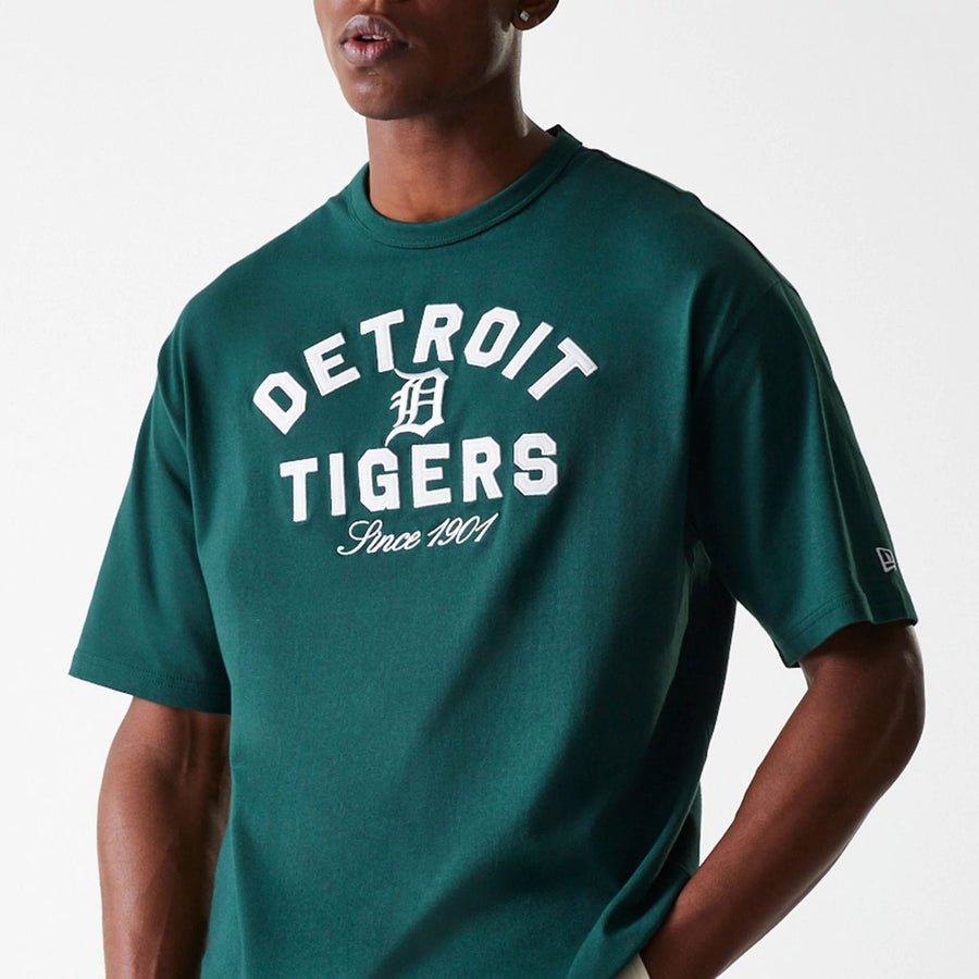 The Male model is wearing Detroit Tigers MLB Heritage Dark Green Oversized T-Shirt 3
